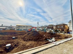 南向きの住宅は日当たりも良好。晴れの日はバルコニーでたっぷりと洗濯物を干すことができ家事もはかどりますよ。■調布市佐須町5　新築一戸建て■