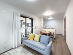 陽光をしっかり取り入れた、明るく広々としたリビング空間。家族団欒の場に最適です。
■小金井市貫井南町4　新築一戸建て■