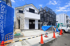 前面道路は6ｍ。入出庫の際もらくらくです。■八王子市台町1　新築一戸建■