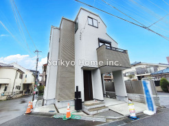 周囲にはスーパーをはじめとした買い物施設も揃っています。住みやすさと利便性を兼ね備えた環境です。
■八王子市大和田町3　新築一戸建■
