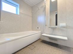 広々とした浴室はお子様と一緒に体を洗える広さです。■八王子市めじろ台3　新築一戸建■