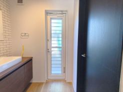 勝手口■八王子市めじろ台3　新築一戸建■