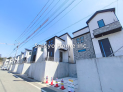 いよいよ完成！全区画整形地のきれいな街並み。全棟地震に強い家！住宅性能表示制度「設計」「建設」ダブルで取得！全棟駐車1台可でカーライフも充実です。■稲城市東長沼　新築一戸建て■