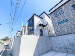 プライベートな時間も、ご家族とくつろぐ時間も充実している「ずっと住み続ける家」を実現した新築住宅です。
■稲城市東長沼　新築一戸建て■