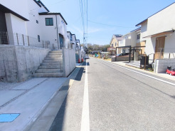前面道路■稲城市東長沼　新築一戸建て■