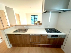 キッチンからリビング全体を見渡せるので、小さなお子様がいらしても様子を見ながら家事ができますね。
■八王子市片倉町　新築一戸建て■