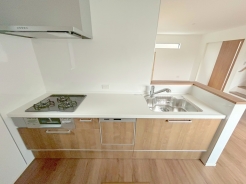 キッチンに立った位置から、リビングにいる家族に目線が届く見守りキッチン！
■八王子市片倉町　新築一戸建て■