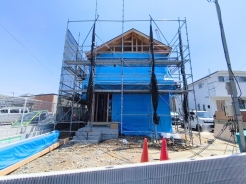 風通しや採光にも気を配った設計のお家は、快適な住環境をお約束します。■府中市南町2　新築一戸建て■