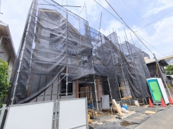 子育てにも嬉しい、緑豊かな自然が広がる閑静な住宅地です。この機会に是非現地をご覧ください。■国立市中1　新築一戸建て■