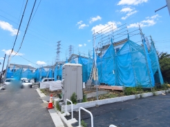 駐車場は嬉しい各棟２台スペースがございます。駅から歩いてもよし、会社から車で帰ってきてもよし。理想の住まいかもしれません！■国立市谷保7　新築一戸建て■