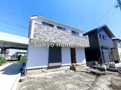 シックに塗り分けられた外壁は色合いも優しく落ち着けるデザイン。風通しや採光にも配慮し、快適にお住まいいただけます。
■八王子市長沼町　新築戸建て■