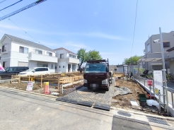 穏やかな雰囲気漂う、緑と調和した街並みに建つ新築一戸建て。
■立川市砂川町6　新築一戸建て■