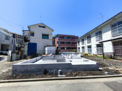 2026年6月下旬の完成を目指して工事も始まりました！長期優良住宅全2棟。安心の我が家です。■八王子市万町　新築一戸建て■