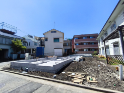 子育てにも嬉しい、緑豊かな自然が広がる閑静な住宅地、南向きの邸宅です。この機会に是非現地をご覧ください。■八王子市万町　新築一戸建て■