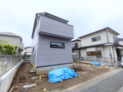 永くお住いになっても飽きが来ないシンプルなデザインです。ZEH水準の省エネ住宅。エコジョーズ・床暖房・食洗機等欲しい設備も満載です。
■立川市若葉町2　新築一戸建■
