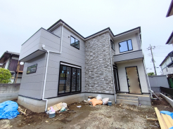 南向きの住宅は日当たりも良好。晴れの日はバルコニーでたっぷりと洗濯物を干すことができ家事もはかどりますよ。
■立川市若葉町2　新築一戸建■