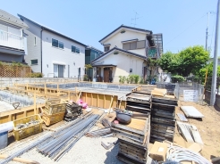 前面道路は約4.5mの道路です。
■国分寺市西町5丁目　新築戸建て■