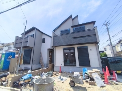 浄水器や浴室乾燥機など、毎日の生活を快適にする設備も充実しています。
■府中市四谷3丁目　新築戸建て■