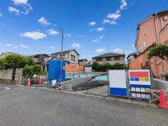 床暖房や食洗機など、毎日の生活を快適にする設備も充実しています。■日野市日野本町5　新築一戸建て■