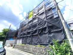 青空と開放感のある街並み。「ゆったりとした環境で子育てがしたい」ママ・パパにぜひ現地をみてもらいたい物件です！■多摩市桜ケ丘1　新築一戸建て■
