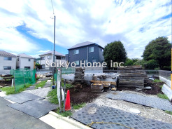 子育てにも嬉しい、緑豊かな自然が広がる閑静な住宅地、南向きの邸宅です。この機会に是非現地をご覧ください。■小金井市貫井南町4　新築一戸建て■