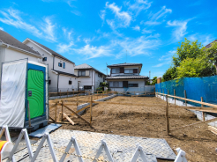 2階LDKは上部吹き抜け。21帖以上の広い空間。床暖房もついて冬も快適！お子様ものびのび育ちそうです。■国分寺市本多4　新築一戸建て■