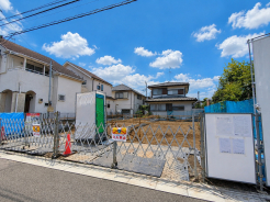 低層地区の静かなエリア。収納豊富な間取りと並列駐車2台可（車種による）で暮らしも充実！■国分寺市本多4　新築一戸建て■