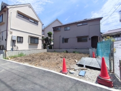 浄水器や浴室乾燥機など、毎日の生活を快適にする設備も充実しています。
■日野市大坂上2　新築一戸建■