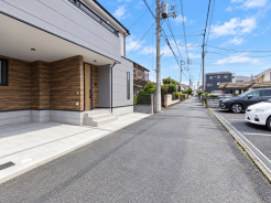 前面道路は約4mの道路です。
■国分寺市富士本1丁目　新築戸建て■