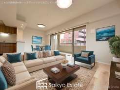 ＼＼☆弊社なら「仲介手数料0円」☆／／開放感と採光にこだわったLDKです。陽光いっぱいの空間で家族団らんの時間も増えそうですね！