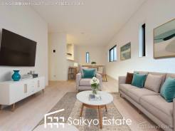 開放感と採光にこだわった広々としたLDKです。陽光いっぱいの空間で家族団らんの時間も増えそうですね！※家具類はCG加工しています。
