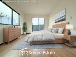 バルコニーに出入りの出来る洋室は、たくさん陽光が差し込む明るい空間です。朝も気持ちよく起きられそうです♪