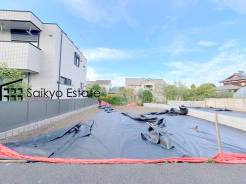 JR中央線・西武多摩川線「武蔵境」駅徒歩15分、「三鷹」駅、「吉祥寺」駅までバス便もご利用いただけます！2026年2月完成予定・同施工のモデルハウスご案内可能です！