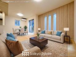 開放感と採光にこだわった広々LDKです。陽光いっぱいの空間で家族団らんの時間も増えそうですね！