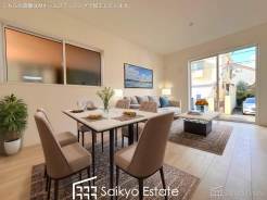 開放感と採光にこだわった広々としたLDKです。陽光いっぱいの空間で家族団らんの時間も増えそうですね！