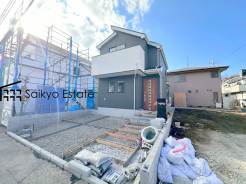 小学校まで徒歩約11分、中学校まで徒歩約15分でお子様が無理なく通える距離です。幼稚園や保育園も近くに多数あり、子育てファミリーには嬉しい環境です！