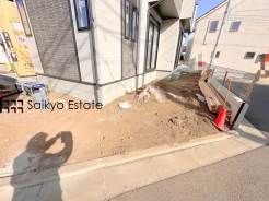 駐車スペースは2台可能です！来客時などに便利な他、セカンドカーをお持ちの方、購入をご検討の方は必見です！
