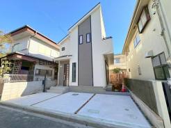 小田急線「狛江」駅、京王線「国領」駅徒歩20分！2路線利用可能で利便性良い立地です！2025年12月完成予定・同施工のモデルハウスご案内可能です！