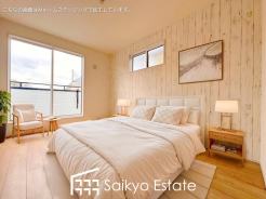 バルコニーに出入りの出来る洋室は、たくさん陽光が差し込む明るい空間です。朝も気持ちよく起きられそうです♪
