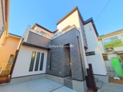 京王線「芦花公園」駅徒歩11分！京王井の頭線「富士見ヶ丘」駅徒歩13分！2路線が利用可能で多方面への移動がスムーズです！ZEH水準の省エネ住宅！暮らしの質を高めてくれます！