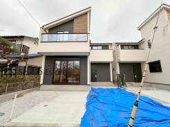 小学校まで徒歩約5分、中学校まで徒歩約8分でお子様が無理なく通える距離です。保育園や幼稚園も近くに多数あり、子育てファミリーには嬉しい環境です！