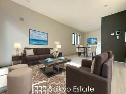 開放感と採光にこだわった広々としたLDKです。陽光いっぱいの空間で家族団らんの時間も増えそうですね！
※家具類はCG加工しています。

