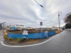 周囲にはスーパーをはじめとした買い物施設も揃っています。住みやすさと利便性を兼ね備えた環境です。
