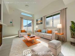 開放感と採光にこだわった広々としたLDKです。陽光いっぱいの空間で家族団らんの時間も増えそうですね！