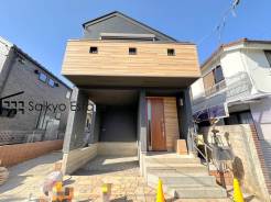 小学校まで徒歩約4分、中学校まで徒歩約11分でお子様が無理なく通える距離です。保育園や幼稚園も近くに多数あり、子育てファミリーには嬉しい環境です！