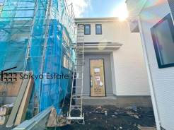 小学校まで徒歩約6分、中学校まで徒歩約3分でお子様が無理なく通える距離です。保育園や幼稚園も近くに多数あり、子育てファミリーには嬉しい環境です！