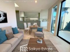 開放感と採光にこだわった19.7帖の広々としたLDKです。陽光いっぱいの空間で家族団らんの時間も増えそうですね！