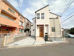 京王線「多磨霊園」駅徒歩13分！西武多摩川線「白糸台」駅も徒歩約16分で利用可能です！陽当たり良く開放感のある南西角地！