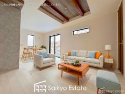 開放感と採光にこだわった17帖の広々としたLDKです。陽光いっぱいの空間で家族団らんの時間も増えそうですね！
