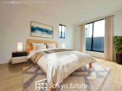 バルコニーに出入りの出来る洋室は、窓の面積が広く、陽光を多く取り入れられるため、明るく気持ちの良い空間です♪
